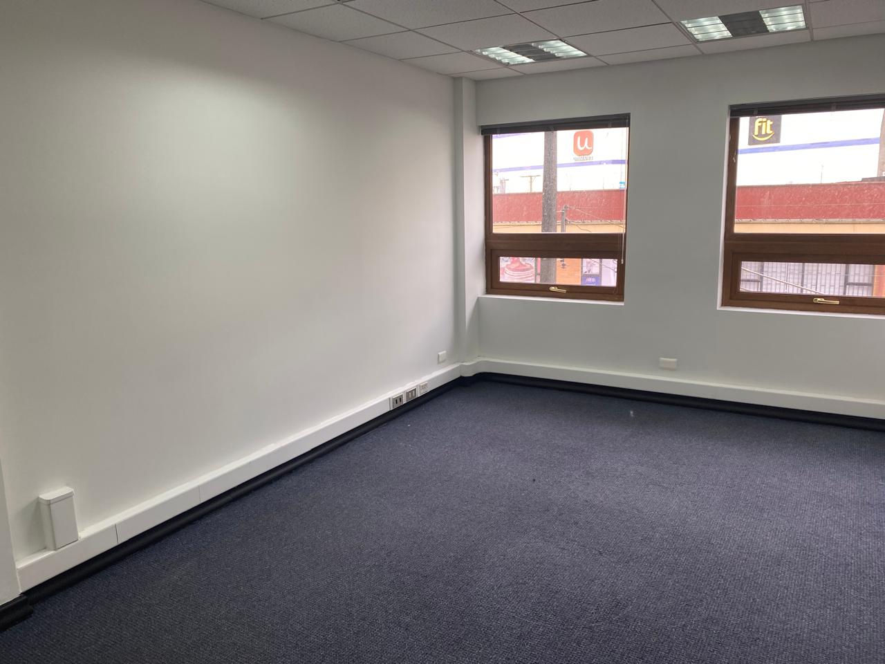 ARRIENDO OFICINA 25 M2 EDIFICIO TORRES DEL PUERTO
